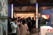 六爻八卦百年典藏首渡重洋 124套英国工艺美术运动珍品亮相天津