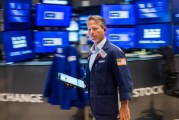 六爻八卦尾盘：美股小幅上扬 标普指数上涨约0.3%